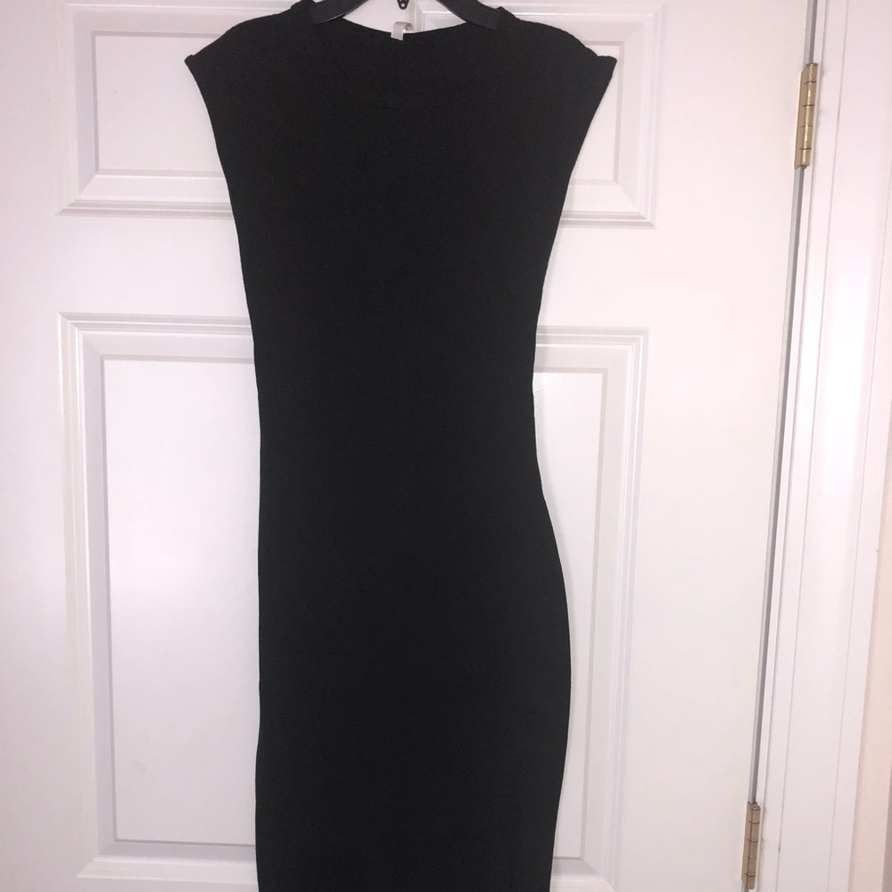 Sleeveless Maxi Dress 🖤